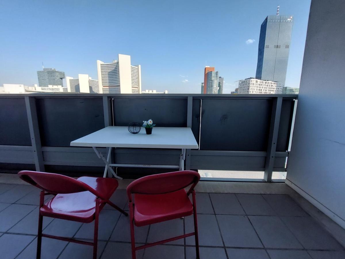 Tower Apartment With Private Terrace Next To Uno Bécs Kültér fotó