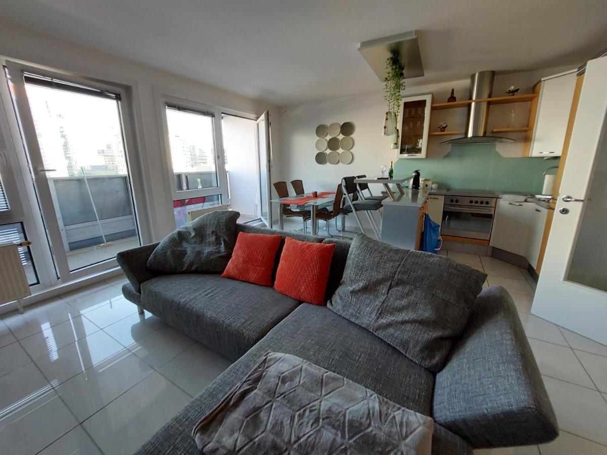 Tower Apartment With Private Terrace Next To Uno Bécs Kültér fotó