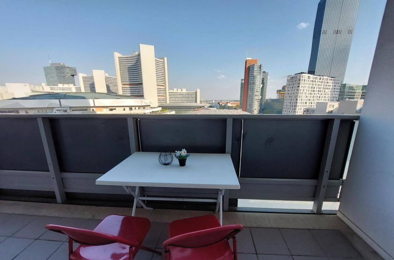 Tower Apartment With Private Terrace Next To Uno Bécs Kültér fotó