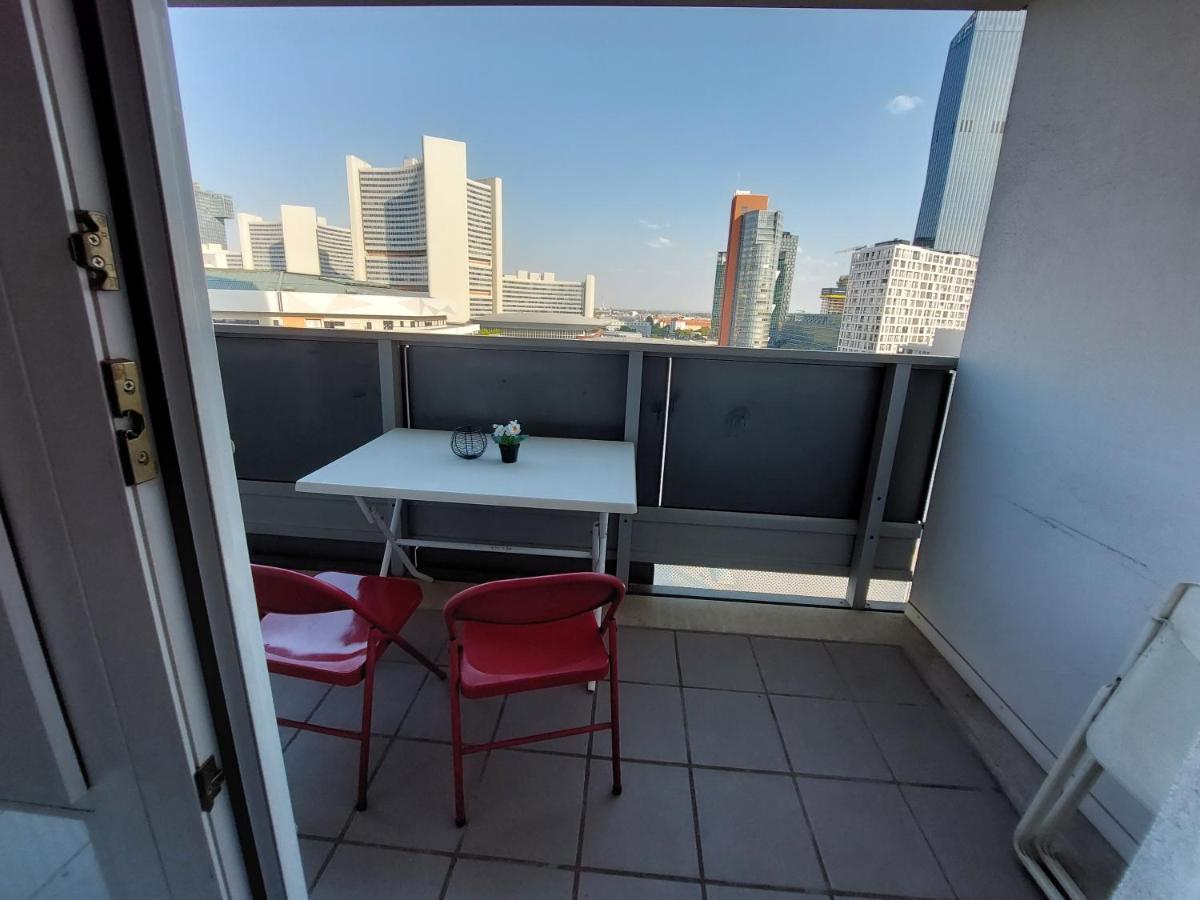 Tower Apartment With Private Terrace Next To Uno Bécs Kültér fotó